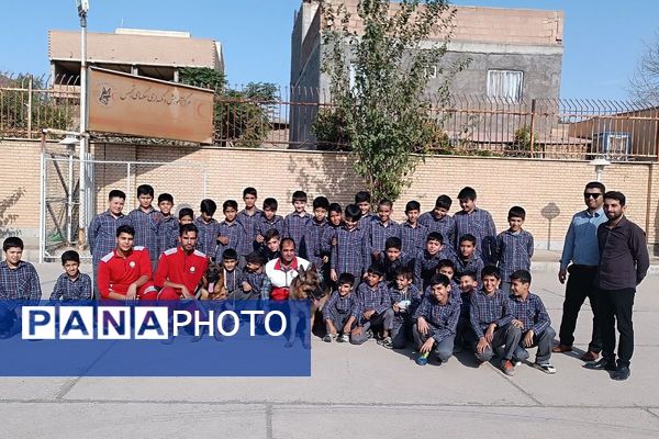 بازدید دانش‌آموزان دبستان علامه طباطبایی از جمعیت هلال‌احمر پیشوا