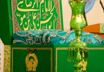 پرچم‌ حرم رضوی، میهمان دلهای چشم انتظار زیارت در روستای فیض آبادسورمق