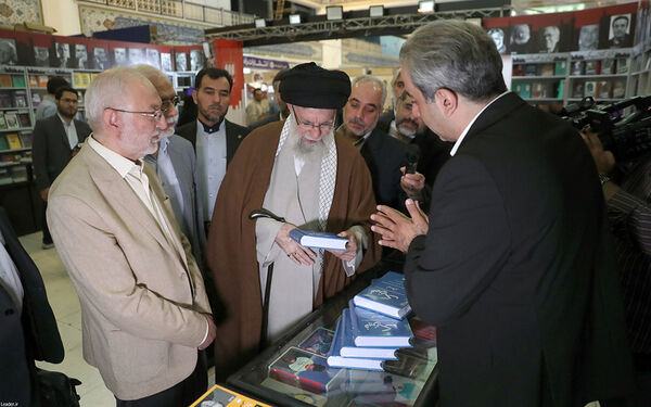 بازدید رهبر معظم انقلاب اسلامی از سی‌وپنجمین نمایشگاه کتاب تهران