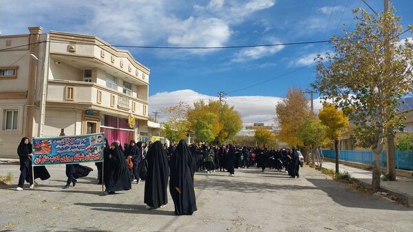 حضور پرشور دانش‌آموزان فریدنی در راهپیمایی 13 آبان
