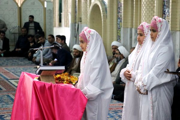 جشن تکلیف2000 نفری دانش‌آموزان زابل