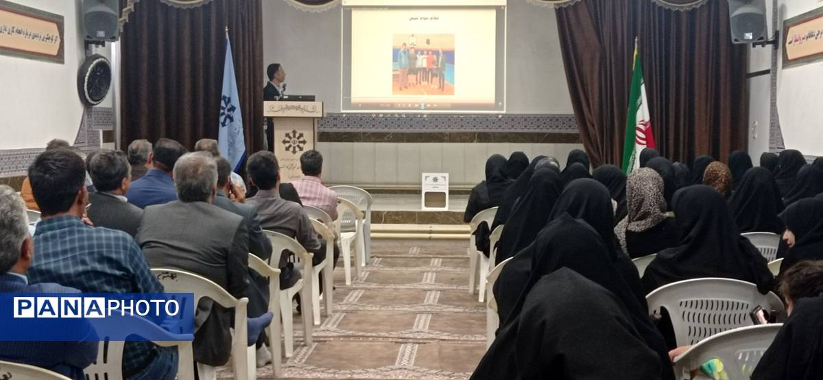 برگزاری جلسه انجمن اولیا و مربیان در دبیرستان استعداد های درخشان شهید بهشتی کاشمر