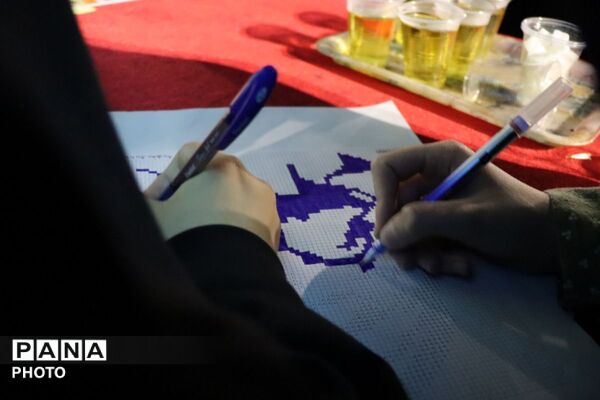 حضور گسترده و دشمن شکن دانش آموزان و فرهنگیان در غرفه آموزش و پرورش به میزبانی آموزشگاه الغدیر