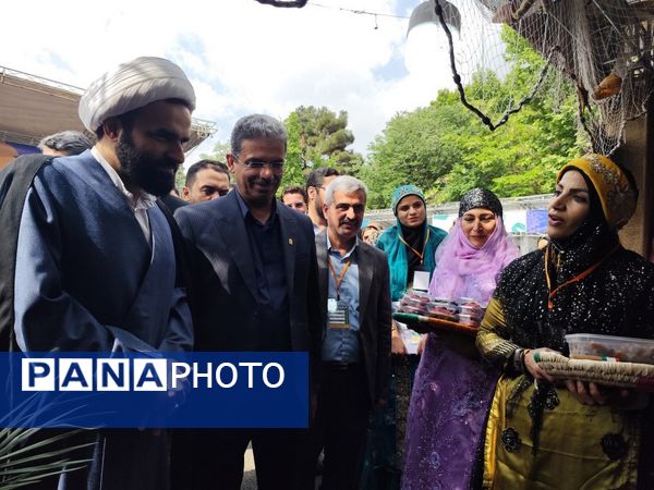 بازدید معاون پرورشی و فرهنگی وزارت آموزش و پرورش از نمایشگاه دستاوردهای کانون‌های فرهنگی تربیتی استان بوشهر