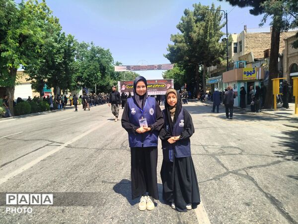 خیابان امام در روز تاسوعای حسینی حال و هوای دیگری میدهد 