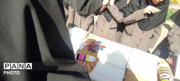 برپایی بازارچه دانش آموزی در دبیرستان نمونه اندیشه شهرستان کاشمر