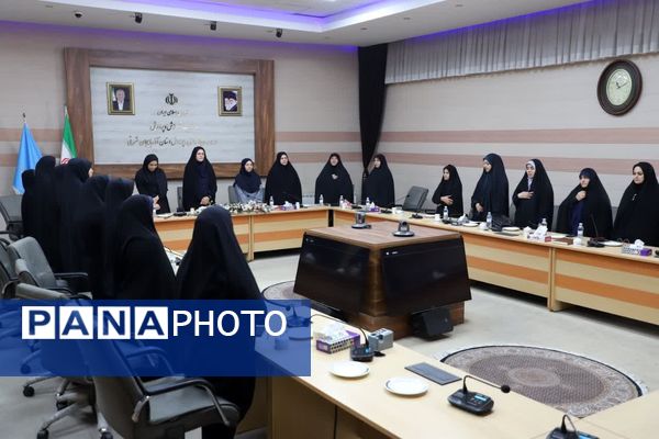 نشست هم‌اندیشی بانوان ستادی اداره‌کل آموزش و پرورش آذربایجان‌شرقی