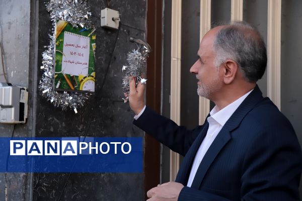 نواختن زنگ آغاز سال تحصیلی با حضور وزیر دادگستری 