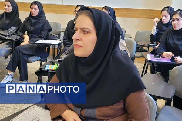 جلسه شورای معلمان دبیرستان نمونه دولتی ولایت