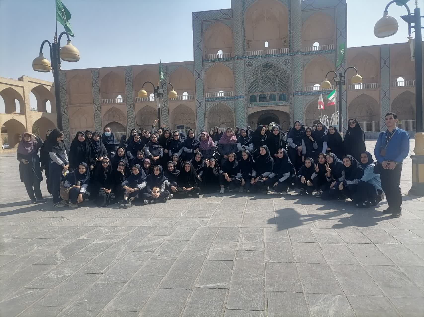 اردوی یزدگردی دانش‌آموزان پایه نهم دبیرستان فاطمه‌الزهرا (س)