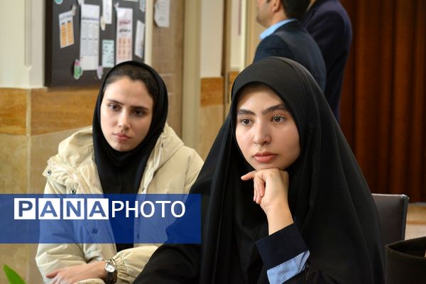 برای اولین‌بار برگزاری کافه ۵۷ در دبیرستان‌ نمونه دولتی ولایت بهارستان‌دو