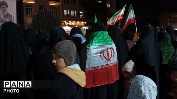 راهپیمایی گسترده مردم نیشابور در احتماع شبانه