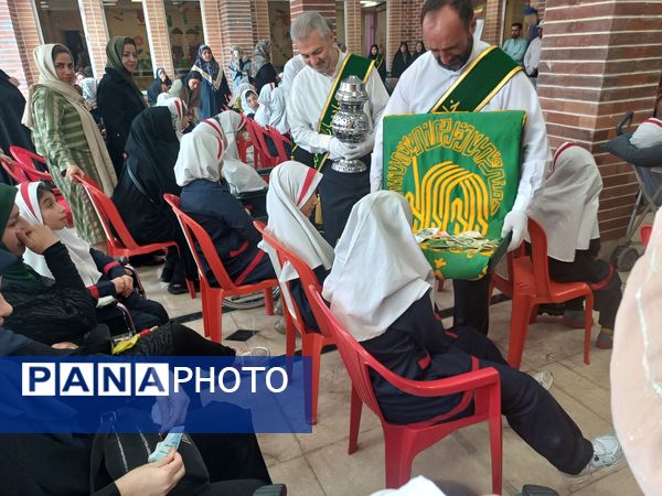 تهیه ویلچر برای دانش‌آموزان کم توان