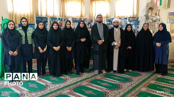 برپایی نمایشگاه انقلاب اسلامی توسط دانش‌آموزان دبیرستان نرگس