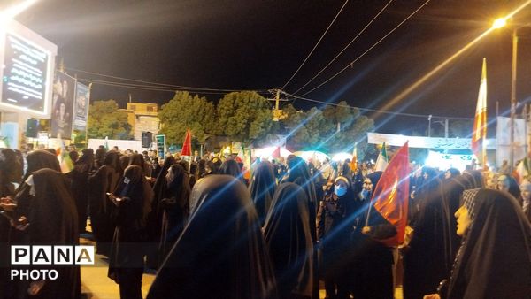 طنین دوباره شعارهای وفاداری در نورآباد؛ نود و هشتمین شب بیعت با رهبر انقلاب