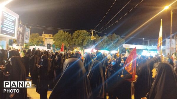طنین دوباره شعارهای وفاداری در نورآباد؛ نود و هشتمین شب بیعت با رهبر انقلاب