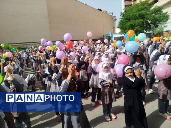 حضور خادمین  آستان قدس رضوی در دبستان ۲۲ بهمن ناحیه ۵ مشهد