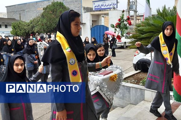 گرامیداشت هفته دفاع مقدس و آغاز سال تحصیلی در دبیرستان فرزانگان قائمشهر