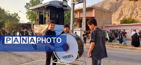  حضور پررنگ نوجوانان وجوانان در تاسوعای حسینی