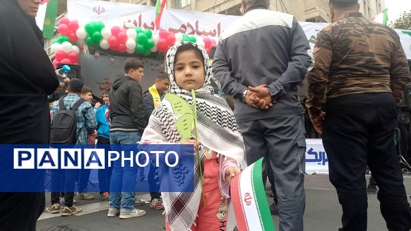 حضور بی‌نظیر دانش‌آموزان پایتخت در یوم الله 13 آبان