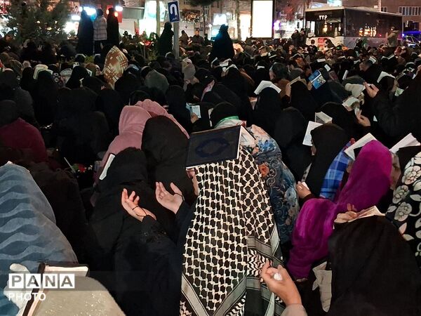 مراسم احیا در اولین شب قدر و هشتمین شب مراسم شهادت ایت الله خامنه ای 