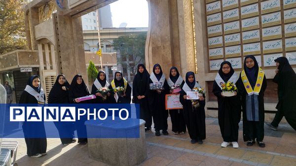 قدردانی  دختران پیشتاز دبیرستان شاهد تکتم از فرشتگان سفیدپوش بیمارستان ۱۷شهریور مشهد