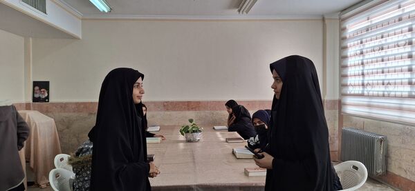 قرائت قرآن هدیه دانش آموزان دبیرستان شهید عیسی وند به روح سید حسن نصرالله