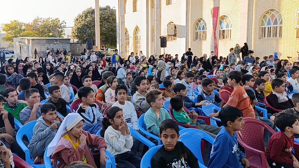 تماشاخانه سیار در شهر سفیددشت 