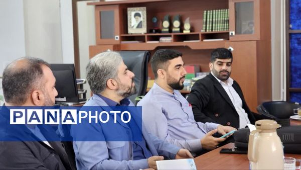 جلسه هم‌اندیشی رئیس سازمان دانش‌آموزی استان با مدیران مدرسه