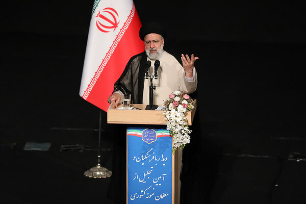 تجلیل از معلمان نمونه کشوری با حضور رئیس جمهوری
