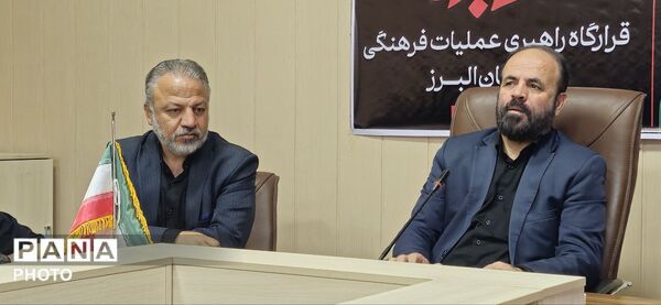 نشست هماهنگی دانش‌آموزان نخبه عکاس استان البرز با موضوعیت پویش «باید برخاست» 