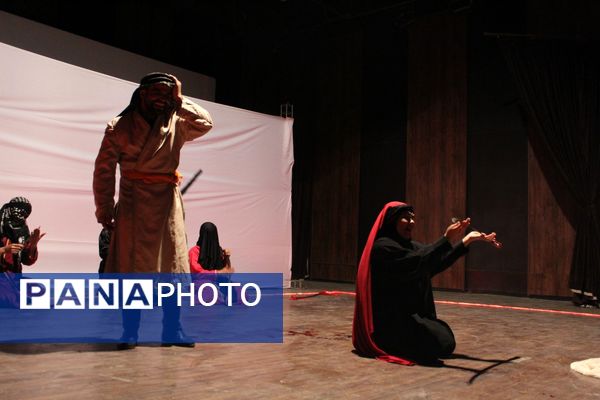 اجرای نمایش «طریق عشق» در شهرستان گرمه