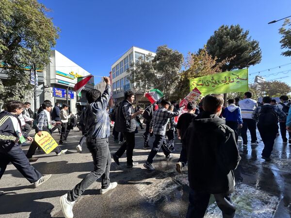 راهپیمایی ۱۳ آبان مدرسه شهید رجایی یک بجنورد