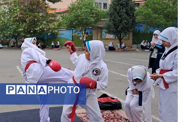 هنرنمایی دانش آموزان  مدرسه خواهران بابایی در روز دختر