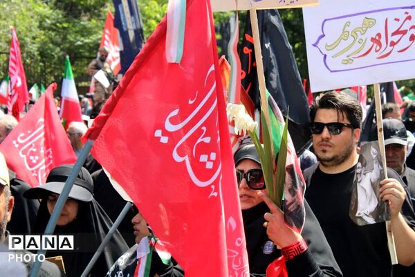تجلی وفاداری؛ نگاهی به تصاویر مراسم بزرگداشت رهبر امت