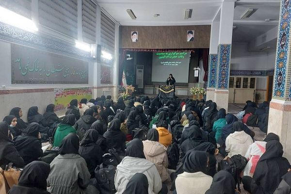 حضور پرشور دانش آموزان دبیرستان شاهد ندای فاطمه (س) در مراسم سوگواری حضرت ام البنین (س)
