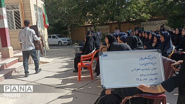 زنگ مهر در دبیرستان دخترانه ام‌البنین منطقه بیرانشهر