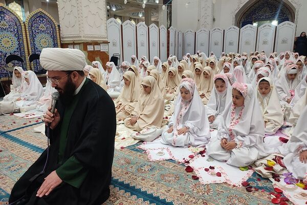 برگزاری مراسم جشن تکلیف دانش‌آموزان دبستان نیلوفر رفیعی ناحیه دو شهرری 