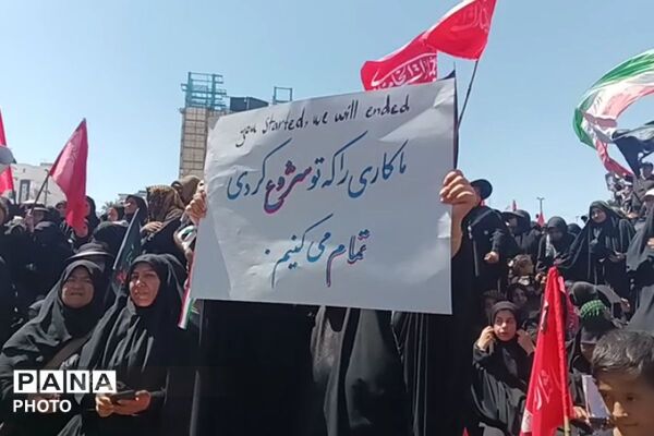 عبورِ پیکرِ عشق؛ آخرین وداع در مشهد از پشتِ شیشه‌های غبارگرفته
