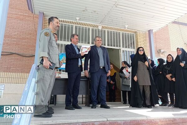 طنین زنگ سلامت در دبستان دخترانه آیین روشن
