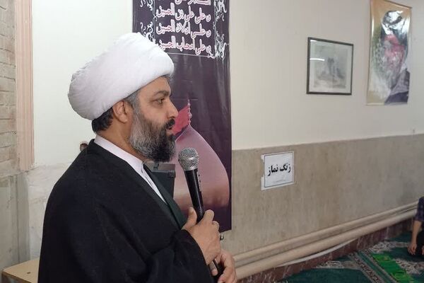 برپایی نماز جماعت مدارس کهریزک با حضور امام جمعه منطقه 