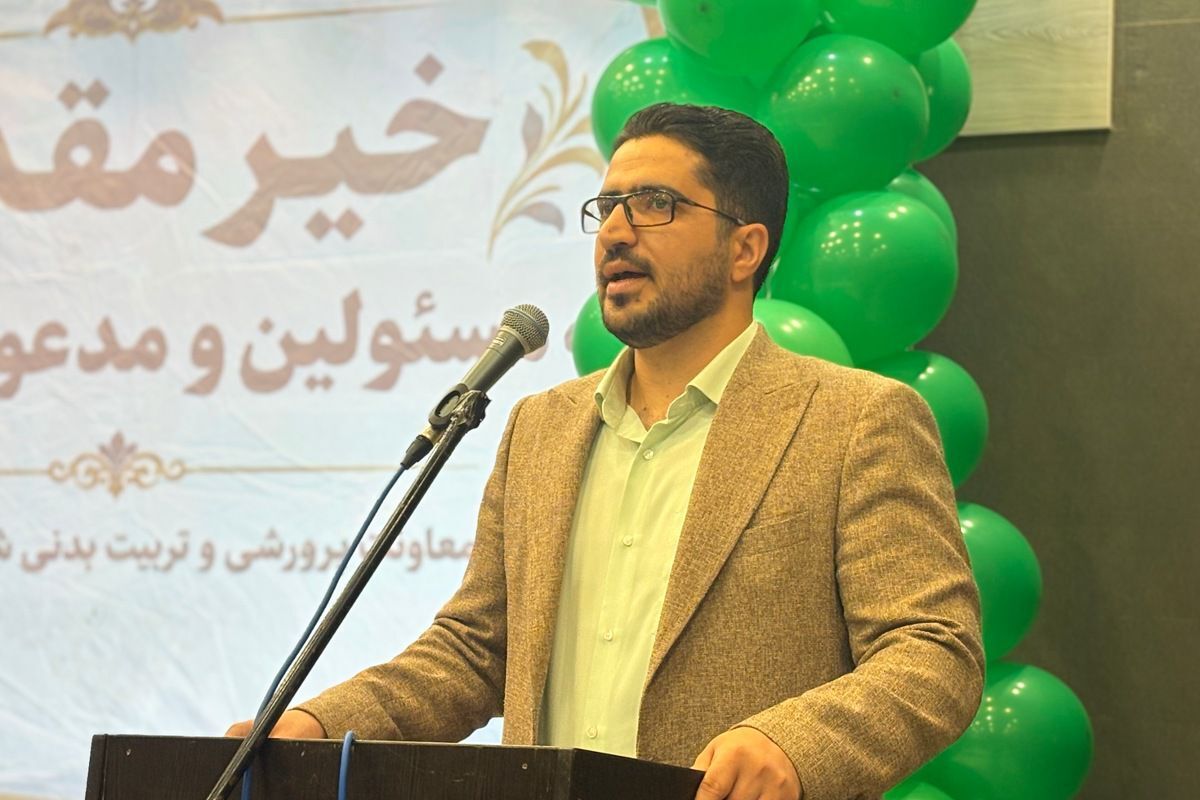 تجلیل از دانش‌آموزان موفق، انگیزه‌ای برای ادامه مسیر موفقیت آنان است