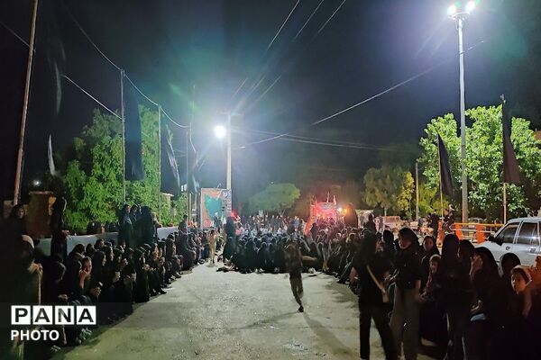 هیئت زنجیر زنی ابا عبدالحسین،  شب تاسوعا در شهر بار نیشابور 