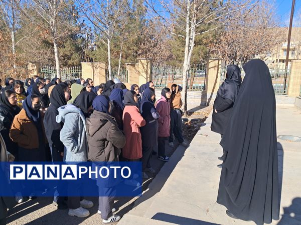 آموزش تعالیم عملی بسیج آمادگی‌دفاعی پایه نهم