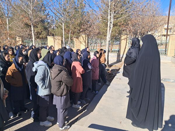 آموزش تعالیم عملی بسیج آمادگی‌دفاعی پایه نهم