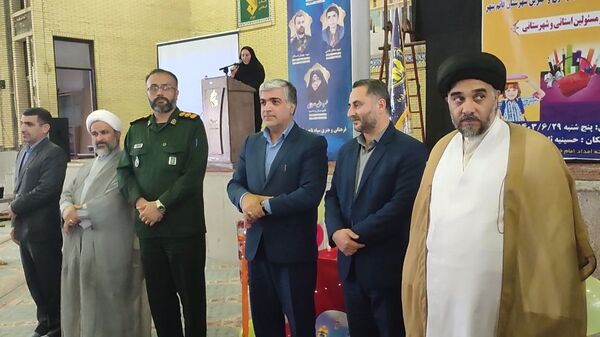 رزمایش اهدا لوازم التحریر به دانش‌آموزان در قائمشهر