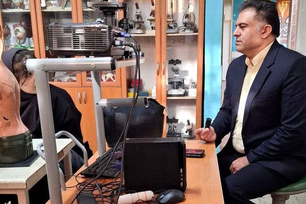 دانش‌آموزان دبیرستان ساره در پژوهشسرای فرهنگ مهارت‌های علمی را تجربه کردند