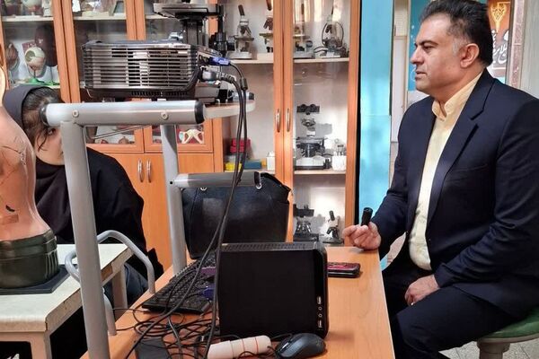 دانش‌آموزان دبیرستان ساره در پژوهشسرای فرهنگ مهارت‌های علمی را تجربه کردند