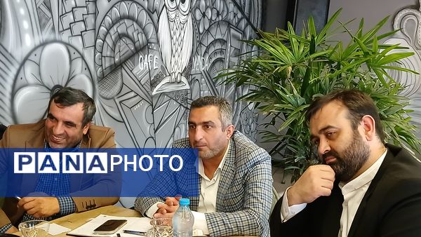 نشست فرماندار محمودآباد با اعضای شورای دانش‌آموزی 