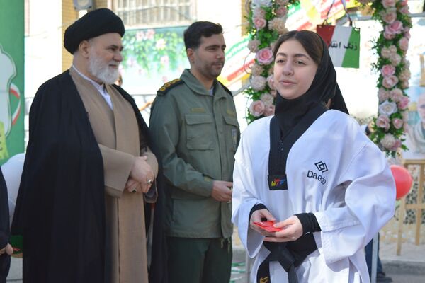 طنین زنگ انقلاب در بهارستان‌دو 